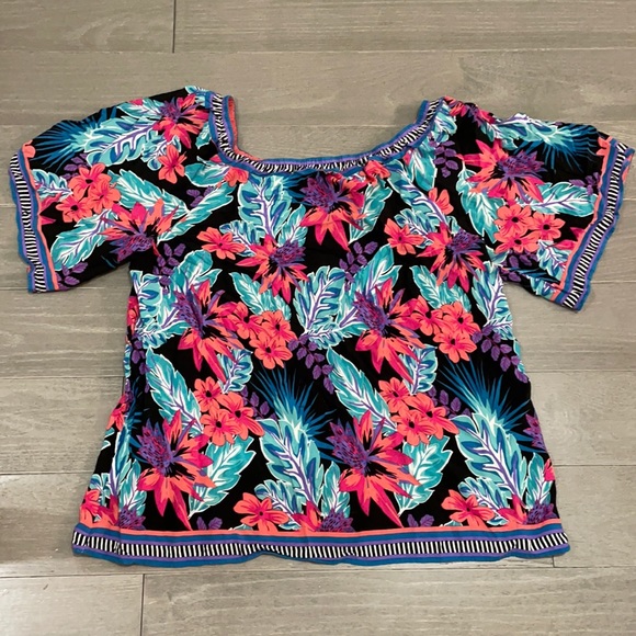 Tops - Love
Tropical Hawaiian vintage retro